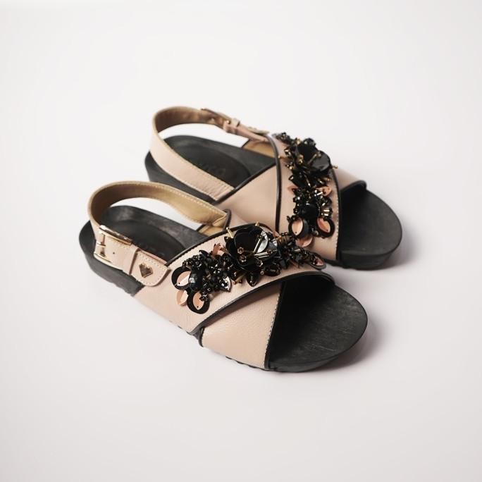 Pvra Sandal Wanita Cavvami Nude Black