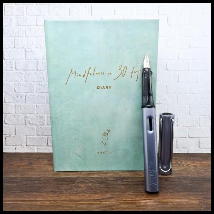 

Terbaru Bundle - Mindfulness In 30 Days Diary & Lamy Safari Fountain Pen Original