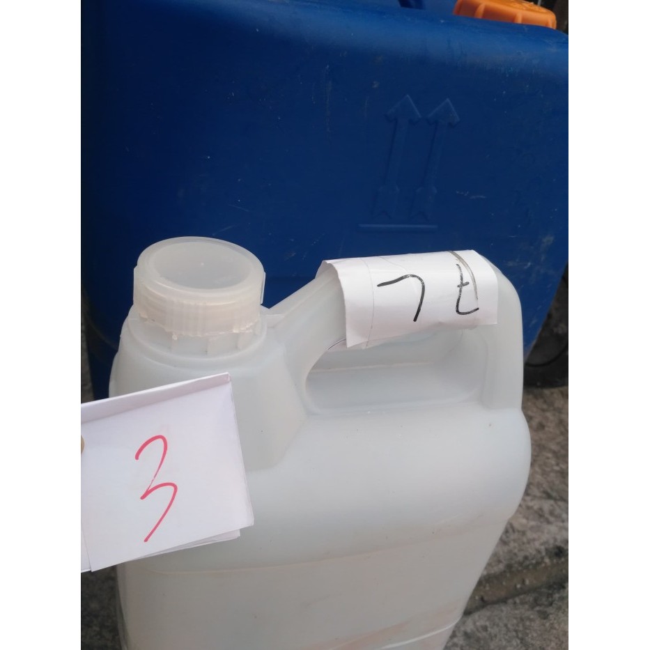 

jerigen 7 liter putih derigen alat membawa air nyak dirigen jirigen