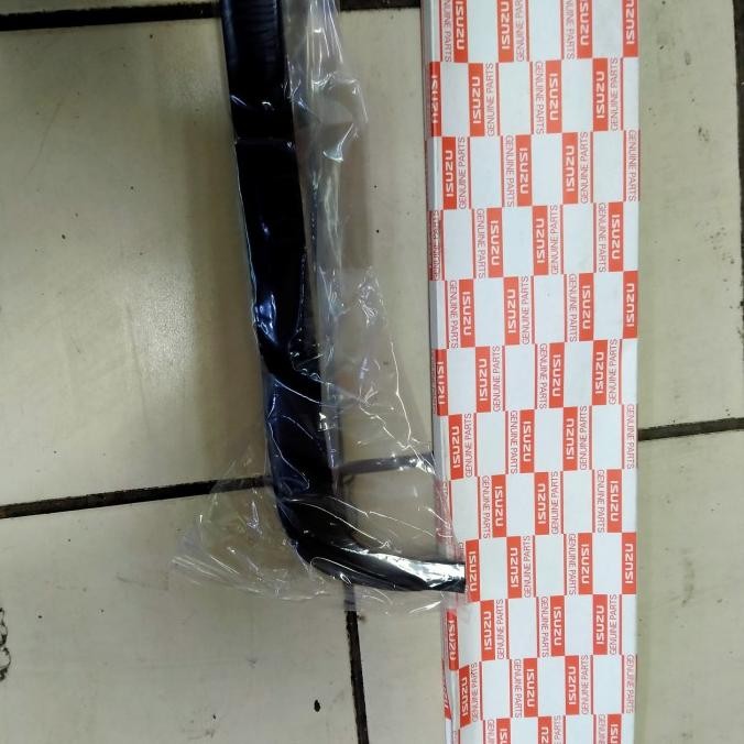 Karet List Kaca Depan / Molding Kaca Depan Isuzu Panther Kapsul