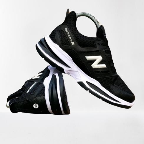 DiskonSepatu Sneakers Kets Sport Pria Wanita Hitam Putih Sepatu Sekolah Runing Trend