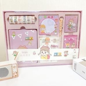 

hg-24 Paket Jurnal Set/Gift Box Hampers anak/Hadiah / Notebook Journal Diary / 6 in 1 Boba Alat Buku Tulis Lengkap Scrapbook Cute Girl Sanrio Cinnamoroll My Melody Kuromi Panda Peach Kelinci Duffy Cat Sweetheart Cake Shop Import Grosir Ready COD Termurah