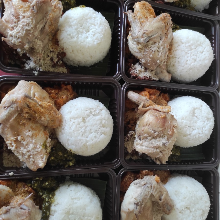 

paket nasi gudeg komplit