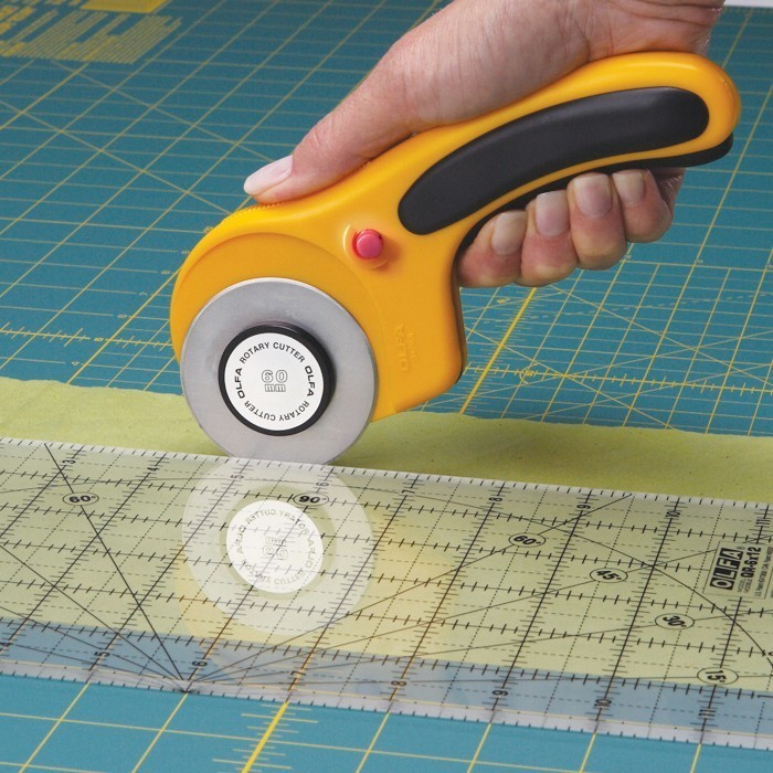 

Terlaris Alat Gunting Kain 60mm RTY-3/DX OLFA Rotary Cutter Japan SALE