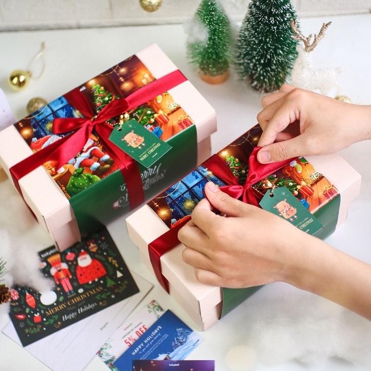 

TERLARIS Hampers Natal / Christmas Hampers - Semi Hardbox - Red Velvet Cookies + Oatmeal Cookies + Ginger Bread Cookie + Granola + FREE KARTU + PITA + LONCENG + VOUCHER + BUBBLE WRAP | LUCKYBITE sm-150