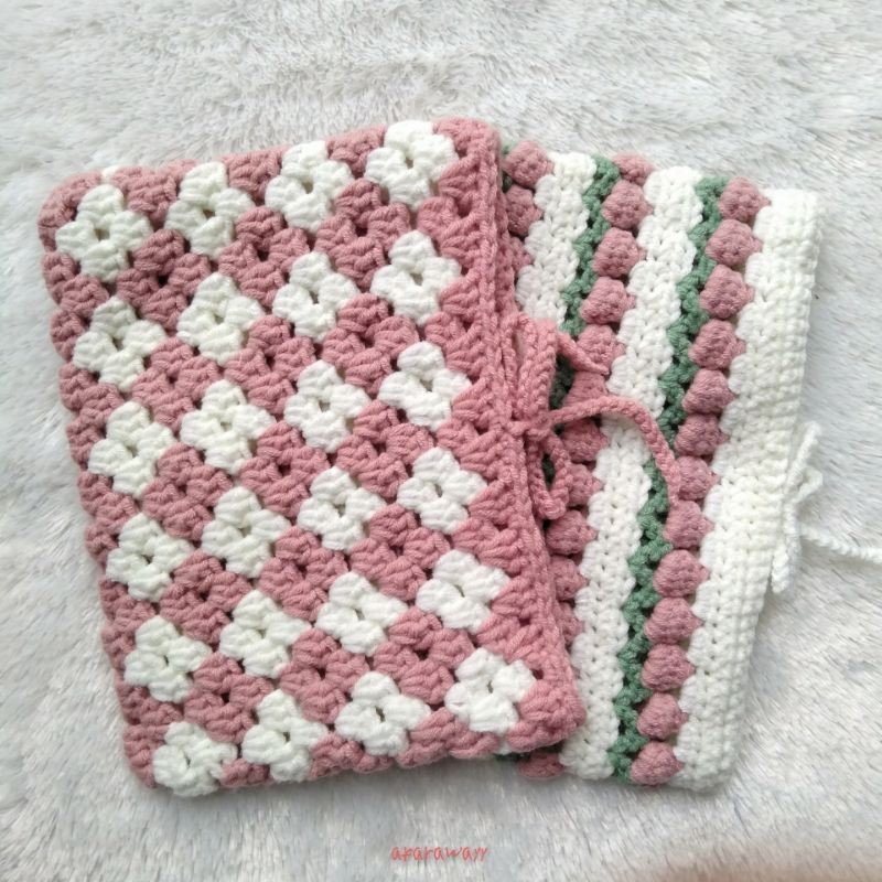 

book sleeve crochet handmade | sampul buku rajut