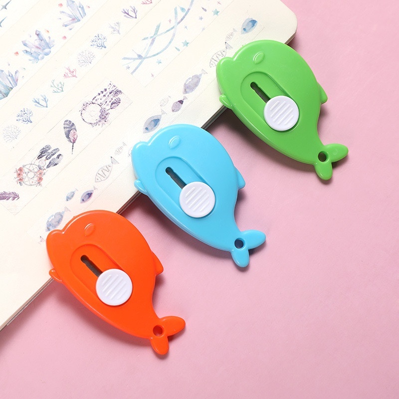 

PISAU MINI CUTTER UNBOXING PAKET MODEL DOLPHINE LUCU PISAU MINI PEMBUKA PISAU PEMOTONG KERTAS CUTTER