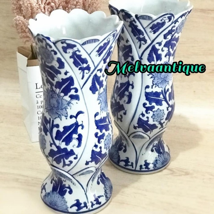VAS BUNGA KERAMIK BIRU PUTIH / VAS BUNGA MOTIF TERATAI