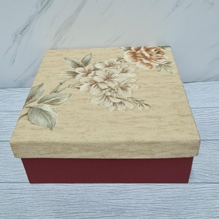 

Hampers Box Natal Imlek With Lid / Box Imlek Motif Flower 20X20X8Cm Cod Dan Best Seller