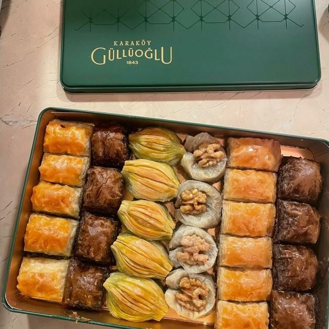 

Baklava Karakoy Asli Turki kemasan Kaleng 1 kg