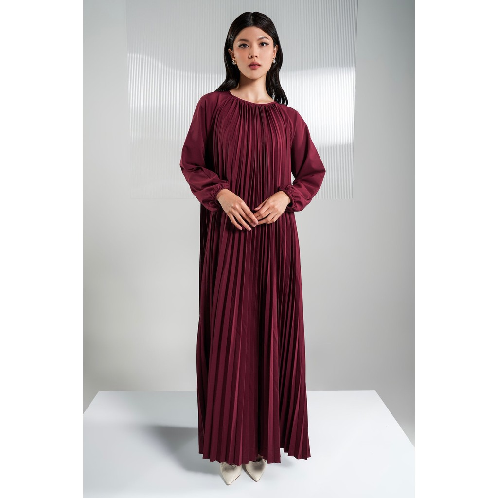 Benang Jarum - Charlotte Pleated Long Dress - Maroon
