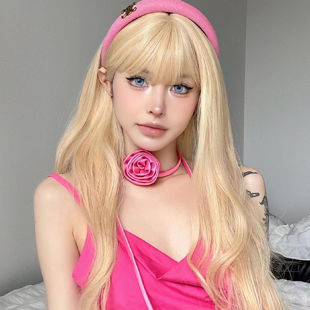 Wig Barbie cos Rambut Panjang Manis Gaya Keren Emas Miring Poni Cerah Simulasi Cahaya Penutup Kepala