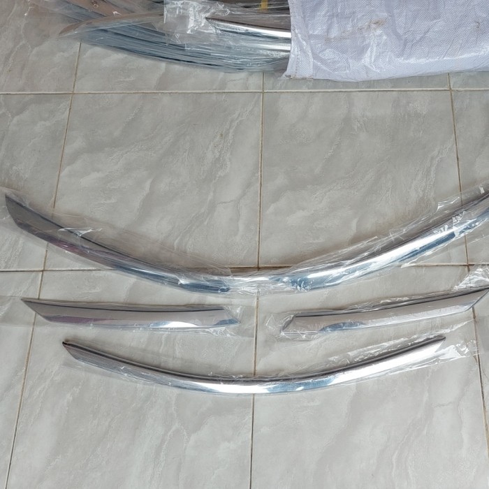 Laris Lis Grill Depan Toyota Etios Valco 2013 Liva Sedan Original