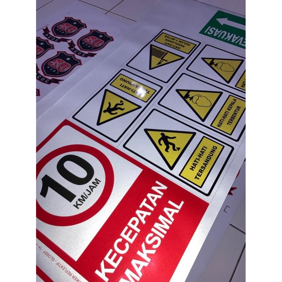 

Cetak Stiker Scotlite / Reflektif Meteran + Laminating + Cutting Pola