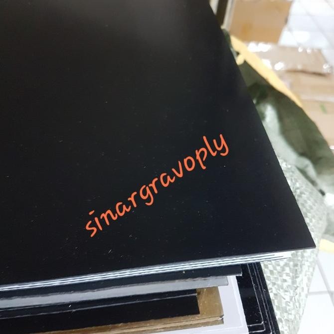 

gravoply hitam teks putih bahan gravir nametag 120x60cm tebal 1.5ml
