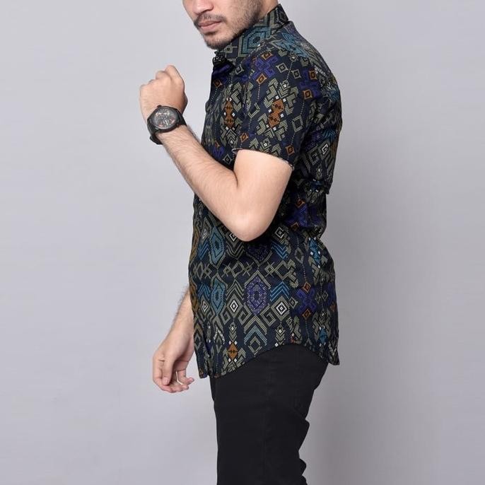 Kemeja lengan pendek batik slimfit pria [terbaik]
