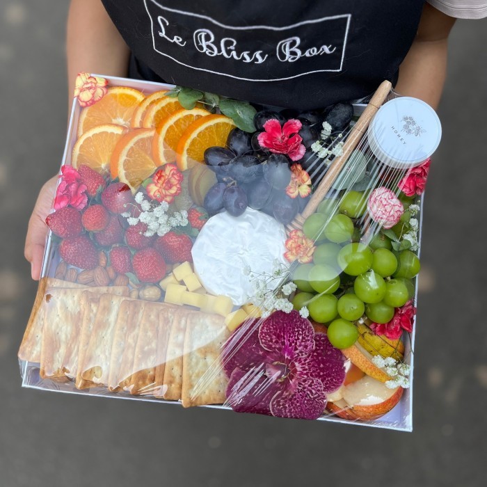

Cheese & Fruit Platter By Le Bliss Box Terbaik