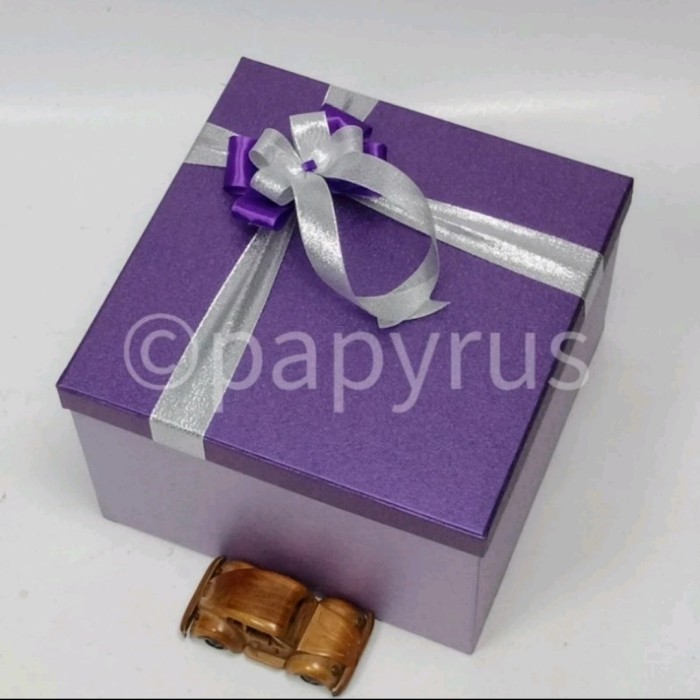 

PAPYRUS Kombinasi 30x30 Tinggi 20cm Kotak Kado Gift Box