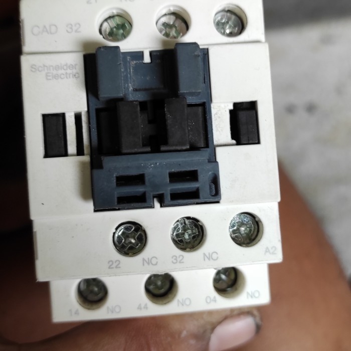 Kontaktor Schneider Cad32 10A Aux Kontaktor