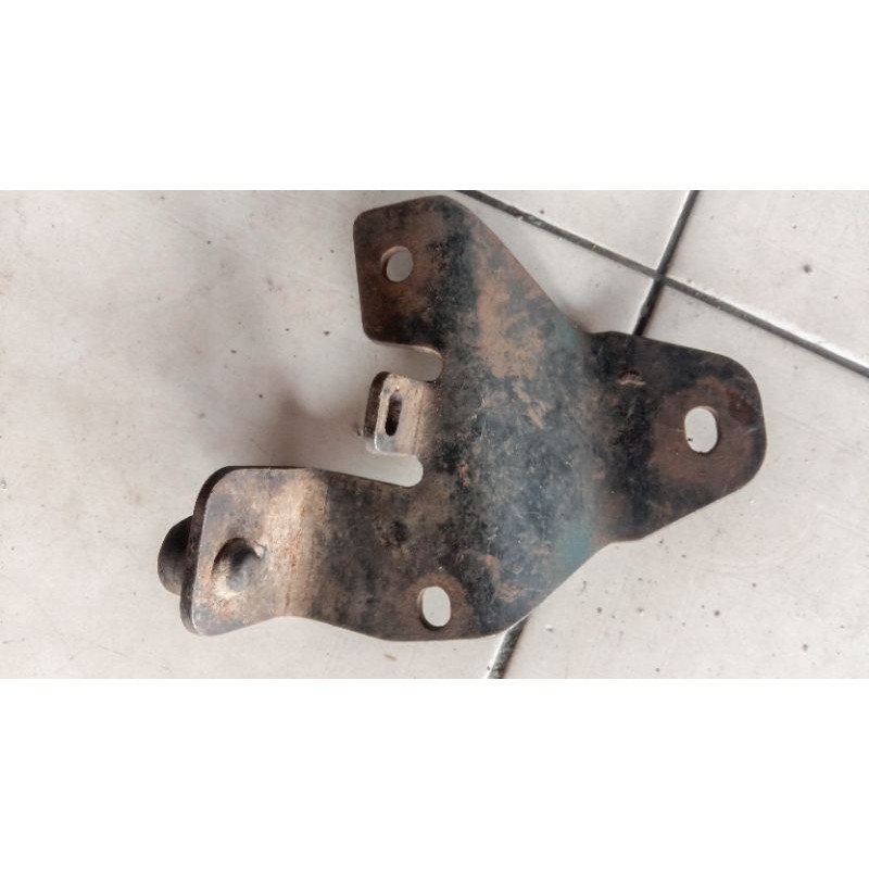 gantungan/ breket gantungan knalpot vega lama