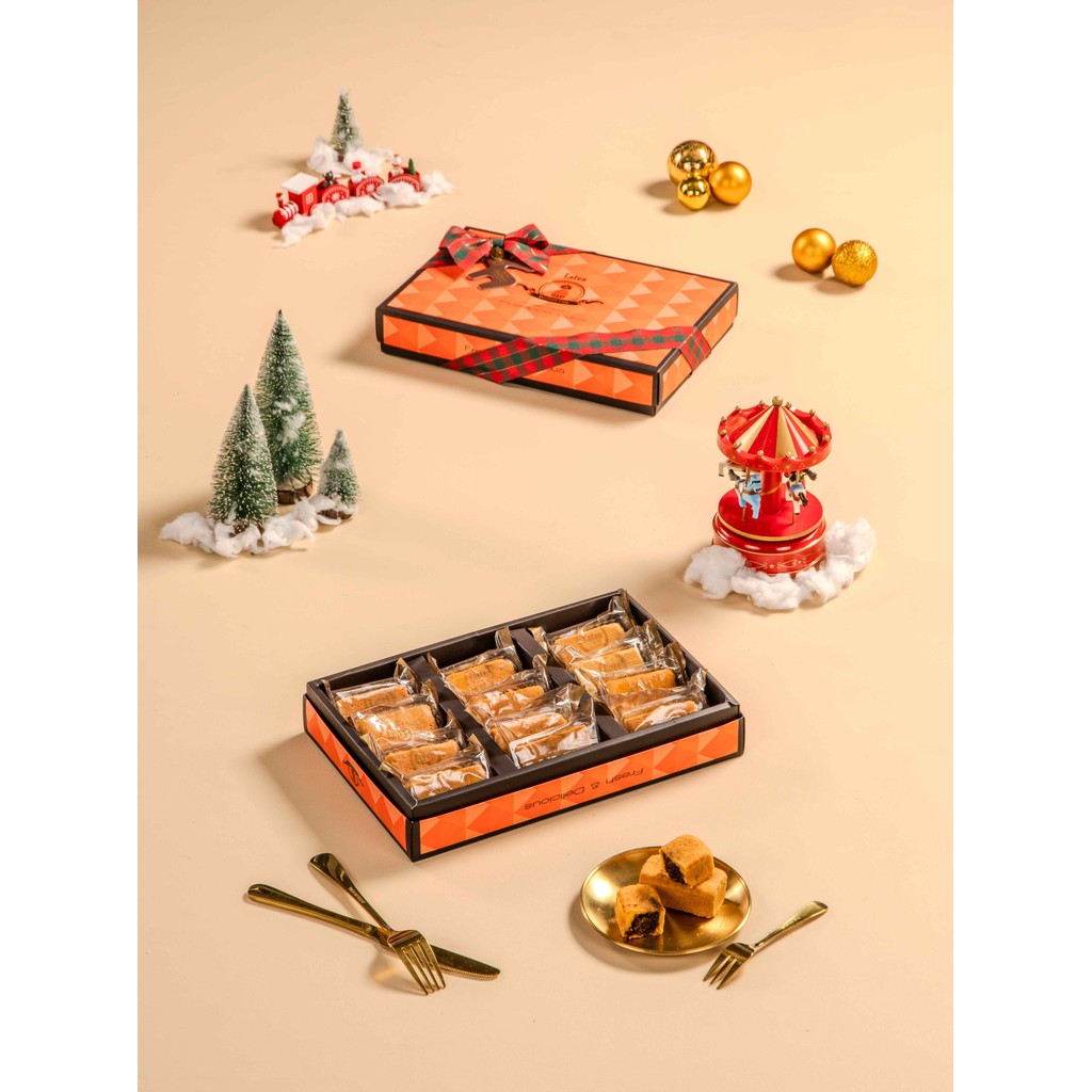 

PINEAPPLE CAKE BOX/CHRISTMAS EDITION