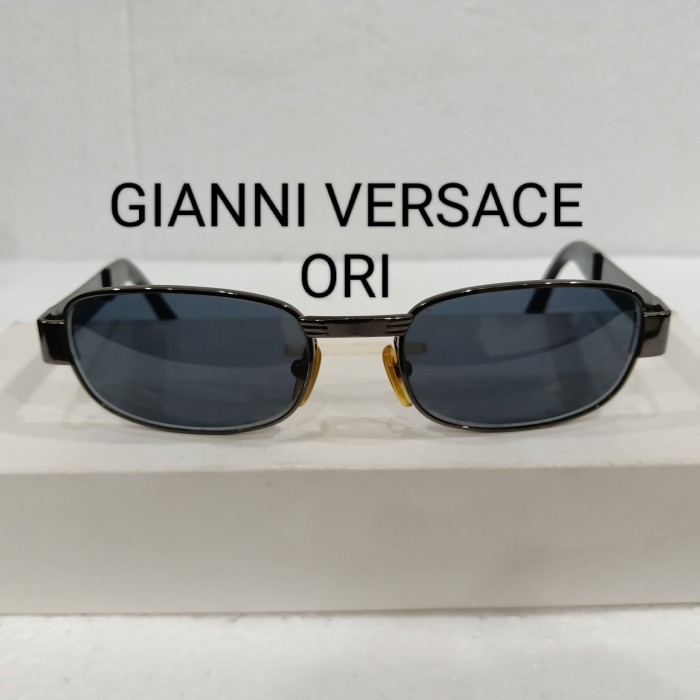

Farizal - Kaca Mata Pria Gianni Versace Original