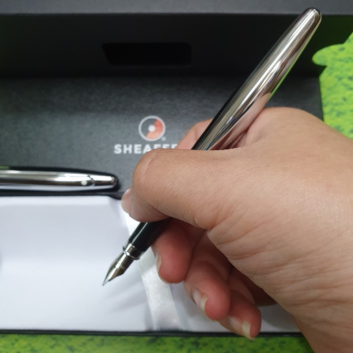 

Ready Pulpen Sheaffer Original VFM Chrome Plated Fountain Pen Free Ukir Nama