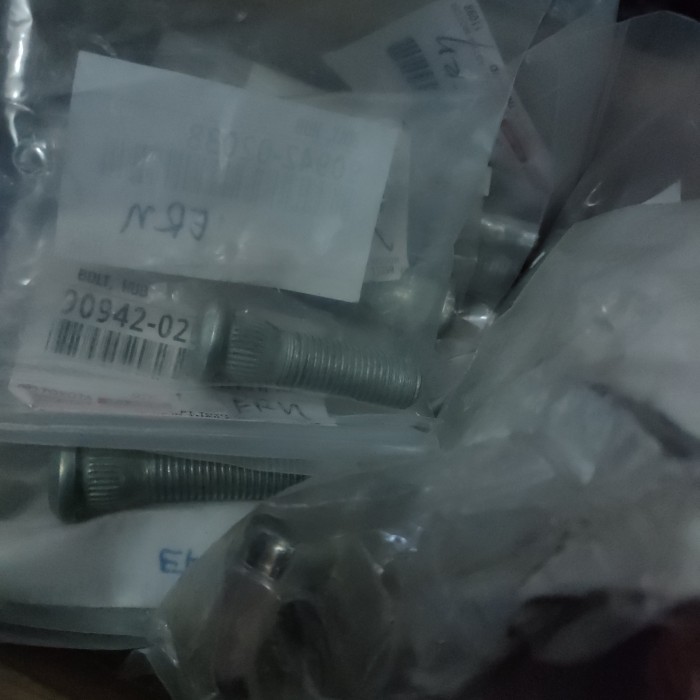 TERBARU - baut roda Fortuner Innova original