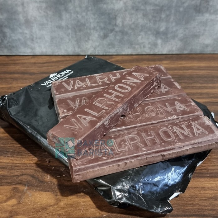 

TERBARU 200GR VALRHONA COUVERTURE 100% CACAO PATE EXTRA DARK CHOCOLATE BLOK