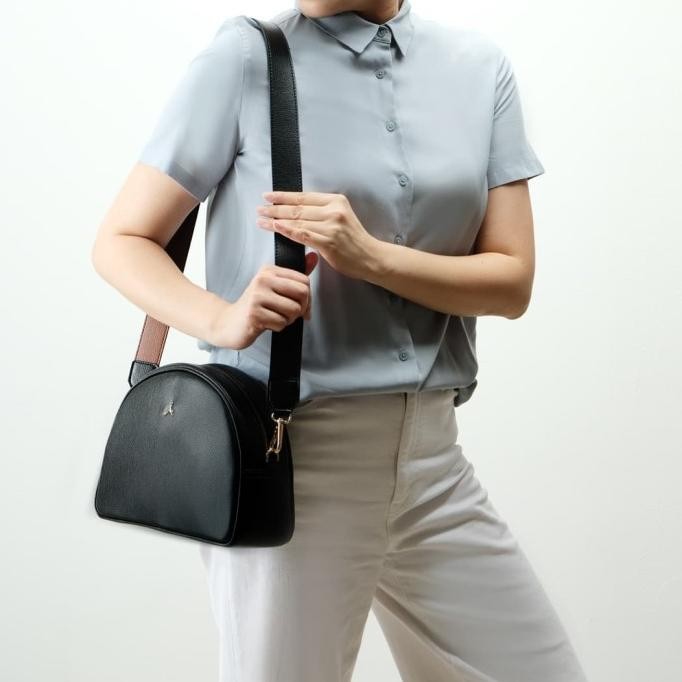 Povilo Marta Sling Bag Black