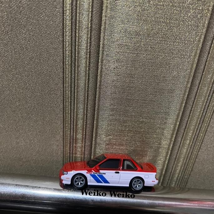 Hotwheels loose ban karet nissan sentra se-r bre datsun