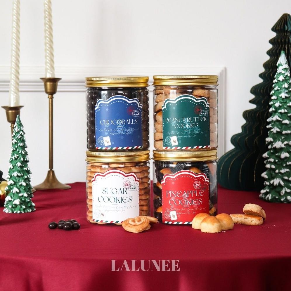 

Bingkisan Natal - Hampers Natal Isi Kue Kering Dan Coklat - Souvenir Tas Natal Unik - Hadiah Natal Ready
