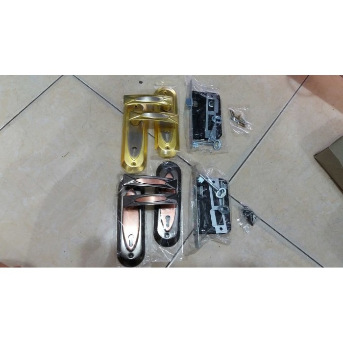 kunci pintu/gagang pintu/handle pintu 1set kuning dan antik