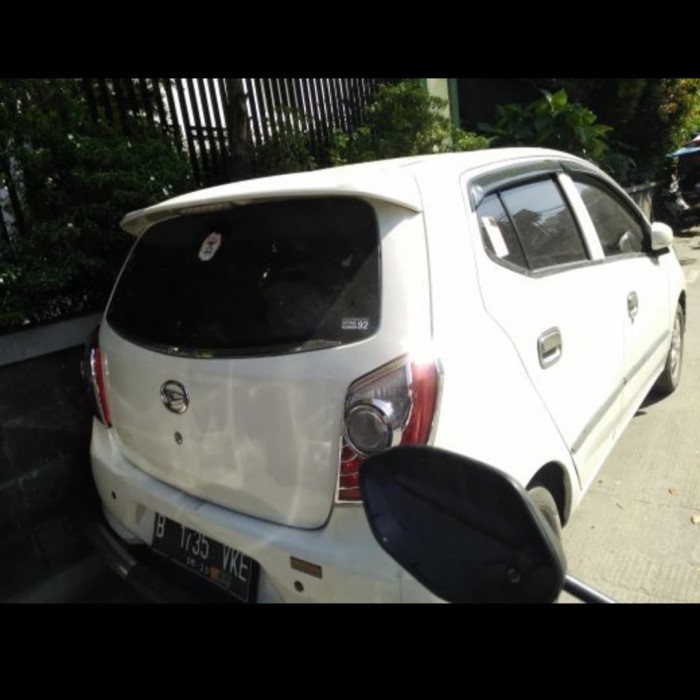 Spoiler Belakang Mobil Agya/Ayla+ Lampu