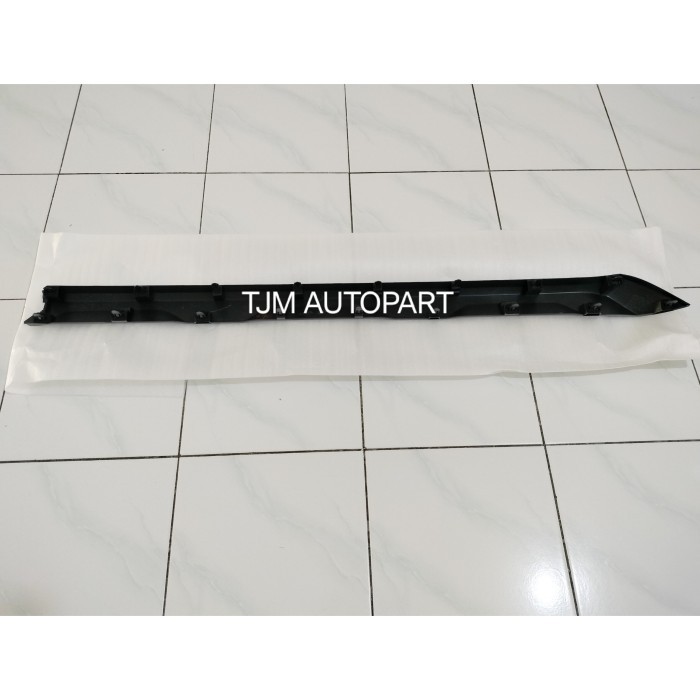 Cover Spoiler Moulding Bemper Belakang Avanza Veloz 2022 Original