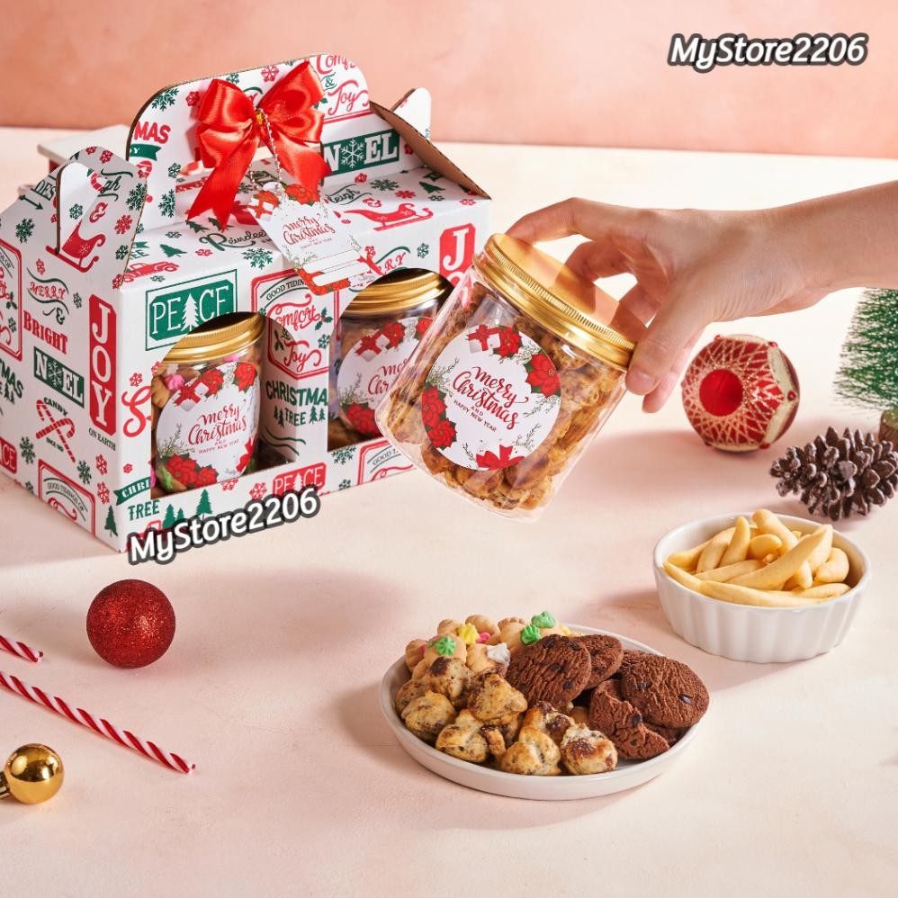 

Promo Hari Ini Saja Hampers Parcel Natal Christmas Cookies Kue Kering Choco Chips, Gem Rose, Soes Chocolate 2 Jar 600Ml Original