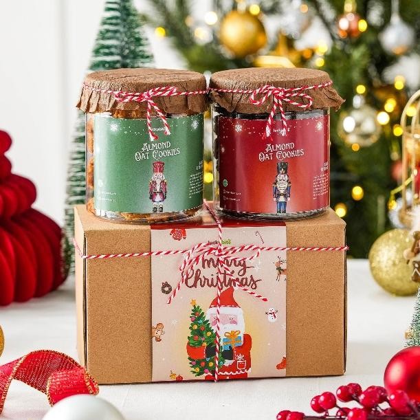 

CR - Hampers Natal / Christmas Hampers - Oatmeal Cookies 2 Jar + FREE KARTU + TALI + VOUCHER + BUBBLE WRAP | LUCKYBITE TERLARIS