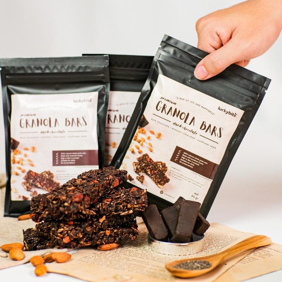 

Dark Choco Granola Bar (2 Bars) - Dark Chocolate, Almond, Chia Seed, Sunflower Seed - LUCKYBITE