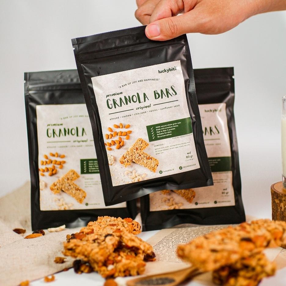 

Original Granola Bar (2 Bars) - Almond, Cashew, Raisins, Chia Seed, Sunflower Seed - LUCKYBITE