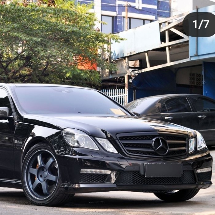 W212 GRILL BLACK GLOSSY 2010 UP PREFACELIFT