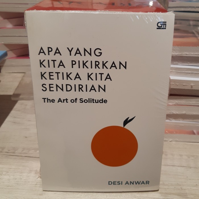 

Buku Apa Yang Kita Pikirkan Ketika Kita Sendirian Desi Anwar