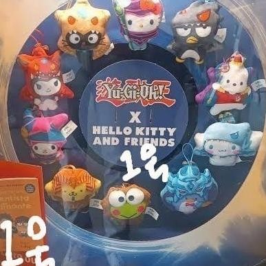 

BLUE- HAPPY MEAL YUGIOH X SANRIO 2024 MCD DARK BLACK MAGICIAN GIRL BLUE RED EYES SLIFER OBELISK WINGED RA EXODIA HELLO KITTY CINNAMON ROLL MY MELODY POMPOM PURIN BAD BADTZ MARU TUXEDOSAM CHOCOCAT CINAMON KUROMI KEROKERO KEROPPI KEROPI