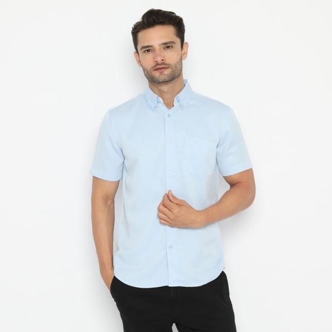 

BLUE- PLATINI BAJU KEMEJA POLOS BASIC PRIA PENDEK POLINOSIC LIGHT BLUE 63106