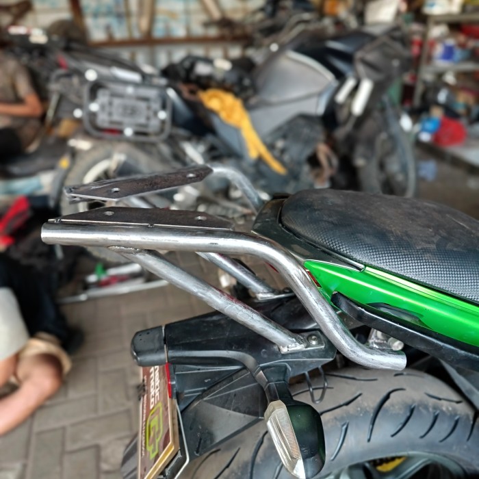 BRAKET BRACKET TOP BOX CENTER BOX KAWASAKI ER6 N/F