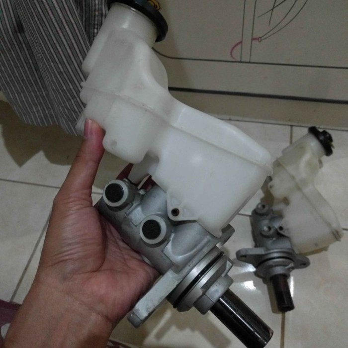 MASTER REM MOBIL TOYOTA BEKAS