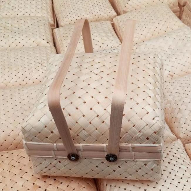 

Terlaris besek tangkai / handle / jinjing / sokase / tenong hampers 25 cm COD