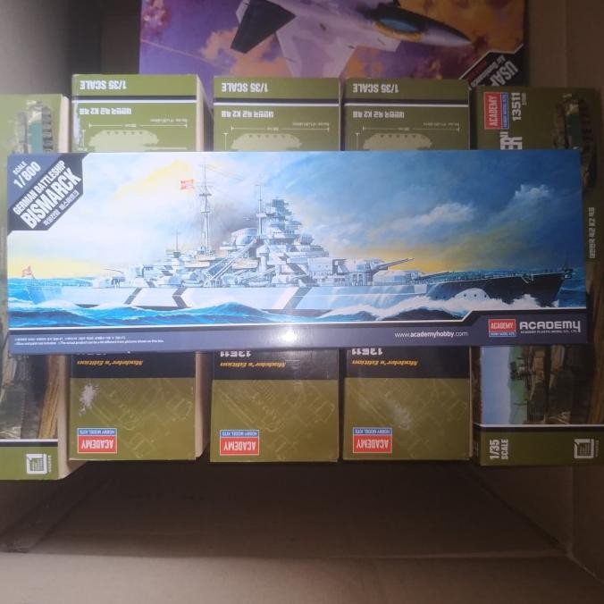 Tersedia Kapal Perang Bismarck 1/800 Model Kit Academy