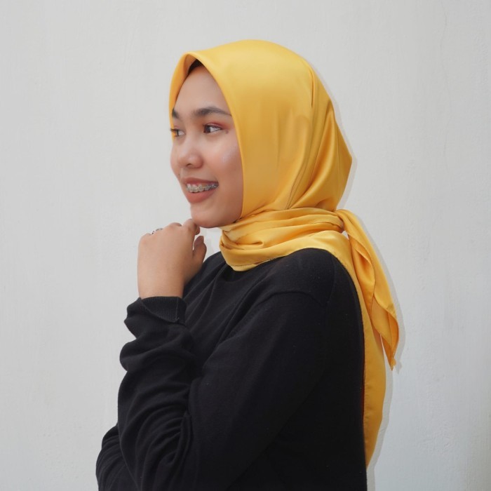 termurah Mei Chen Hijab Sorban angin Kerudung Segi empat Satin Velvet Polos - Kuning 10 DA191