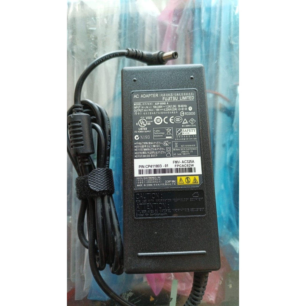 Adaptor laptop fujitsu - adaptor