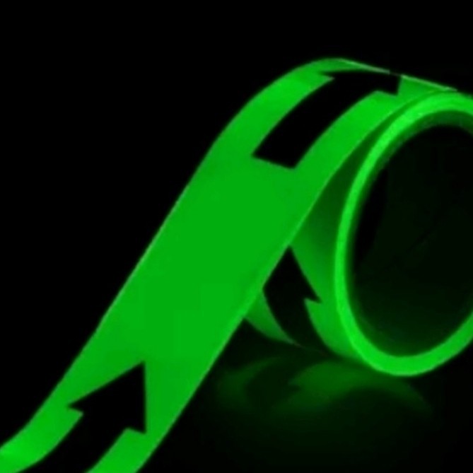

STICKER GLOW IN THE DARK PANAH 5CM X10MTR STIKER PANAH FOSPOR